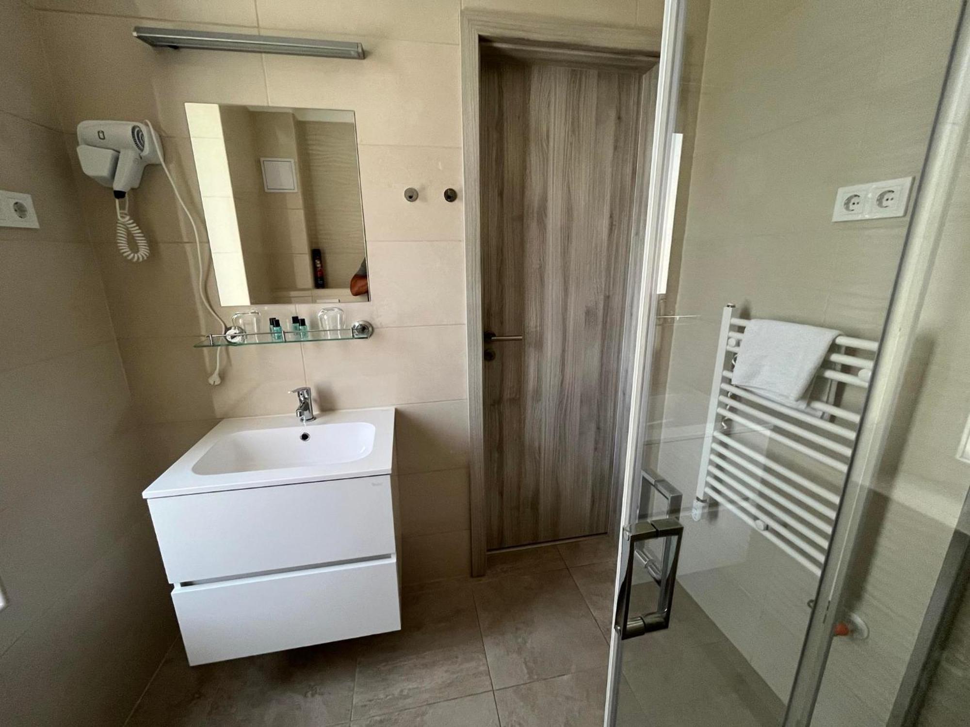 Brill Hotel Bekescsaba Quarto foto